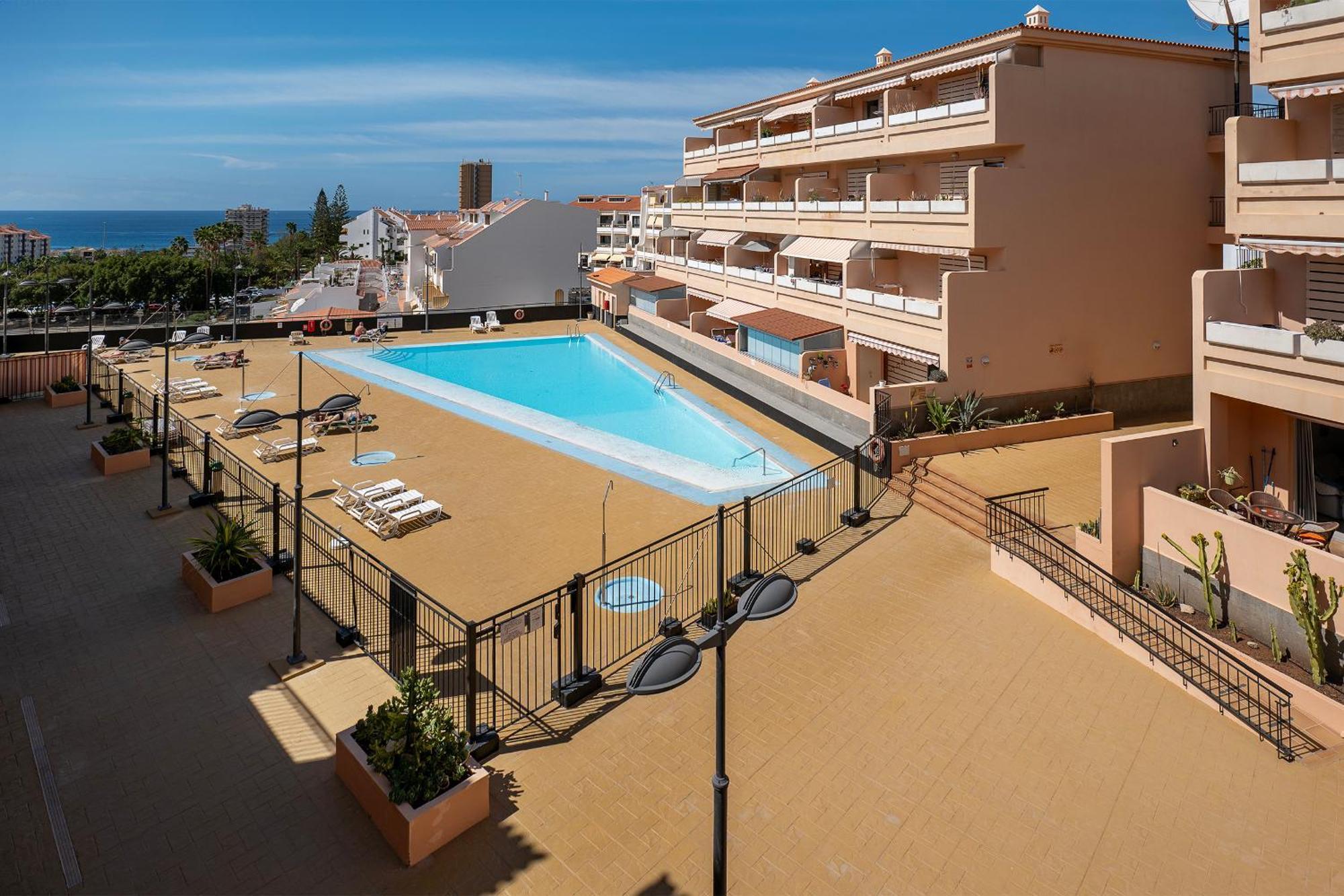 Los Cristianos Piscina Y Terraza Exterior foto