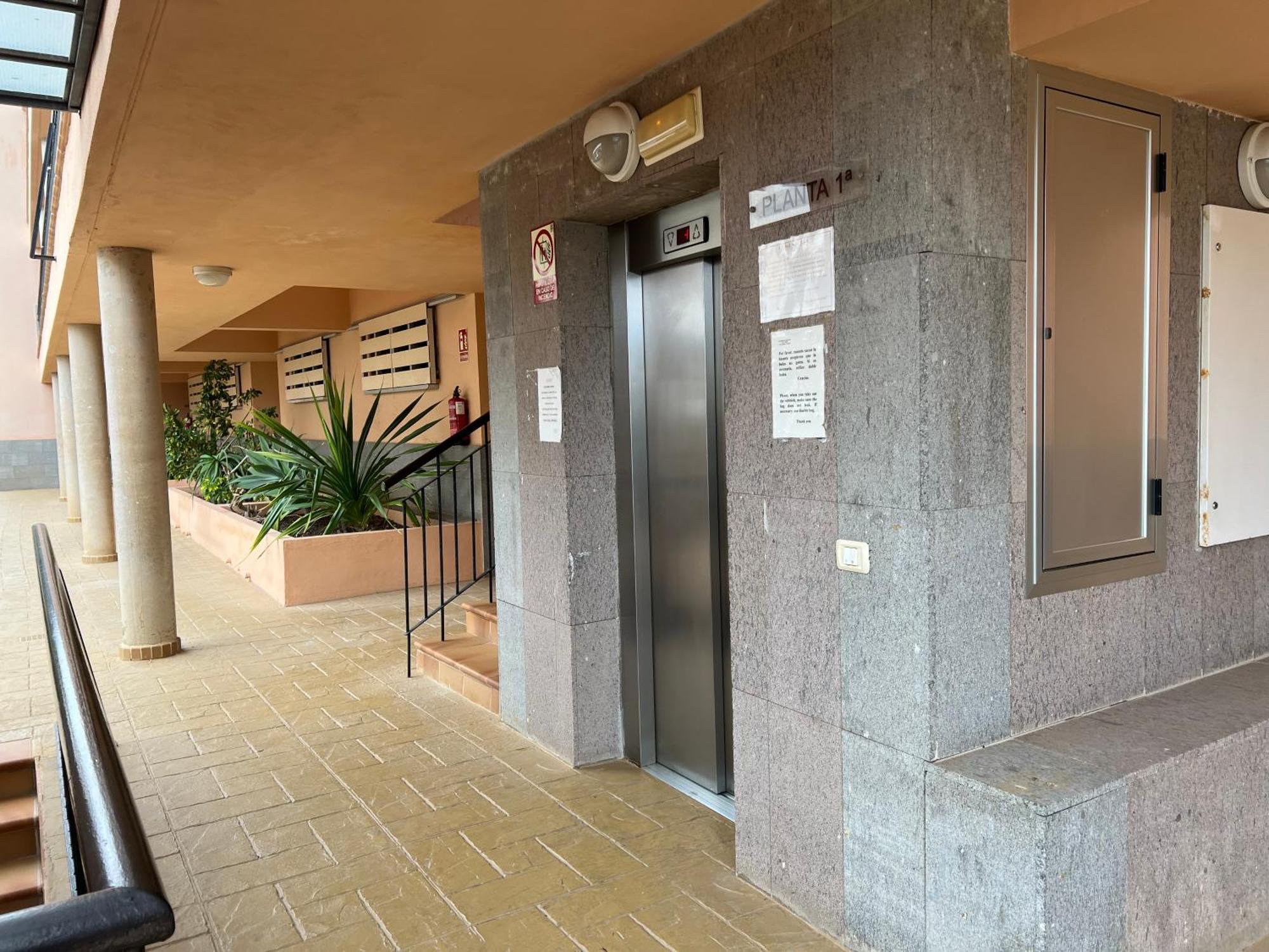 Los Cristianos Piscina Y Terraza Exterior foto